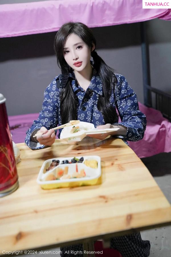 周妍希 奶瓶土肥圆 [XiuRen]高清写真图 2024.01.05 No.7915 Carol周妍希 丝袜美臀第11张图片
